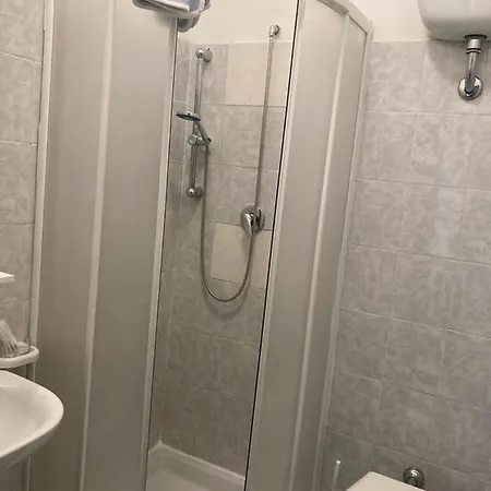 Interno 3 Quarto em Acomodações Particulares *